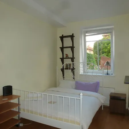 Seven Fridays Pensionat *